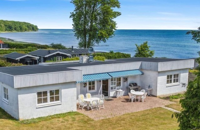"Rene" - 50m from the sea by Interhome