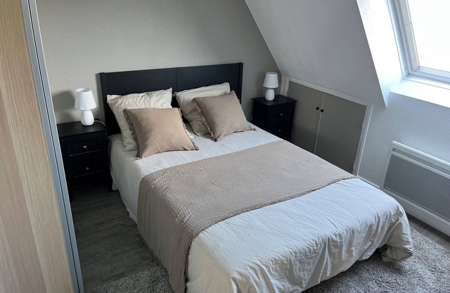 Renovated house on the seafront. 3-minute walk from the beach. Ideal for families.