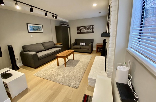 Reno’d; 5 mins to: eateries, shops. 20 min to: downtown, skiing and hiking