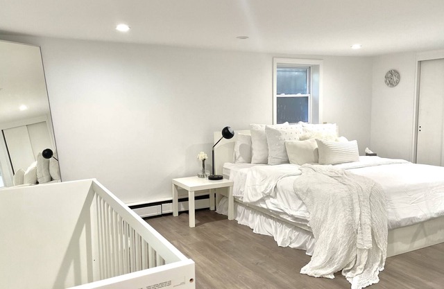 Renovated 1 bedroom apartment 30 min train ride from manhattan