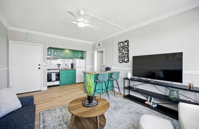 Renovated 16th-Floor 1BR Skyline Views+Prime Location