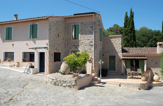 Renovated 1800's Provencal country house in the peace and quiet of the Côte d'Azur