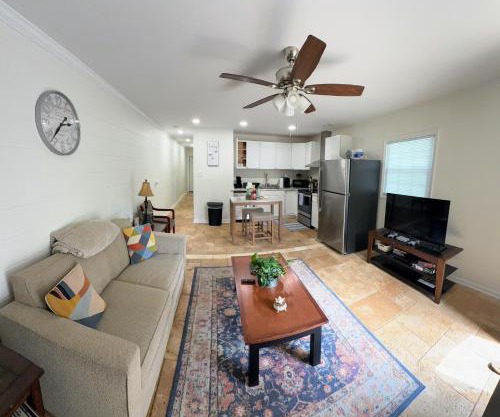 Renovated 2 Bedroom In Durham! Superhost!