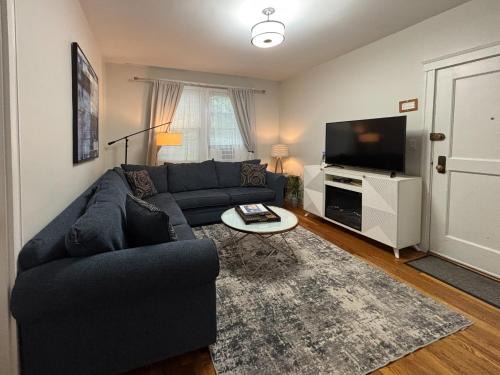 Renovated 2bed, 05 Mile To Longwood Med Hospital