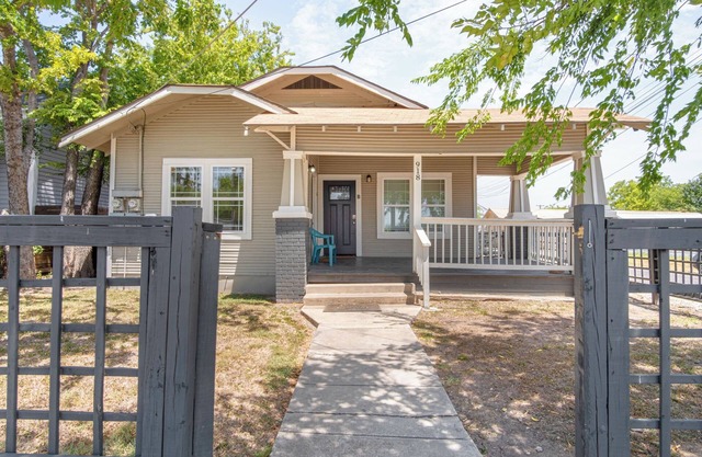 Renovated 2br/2ba Near Downtown