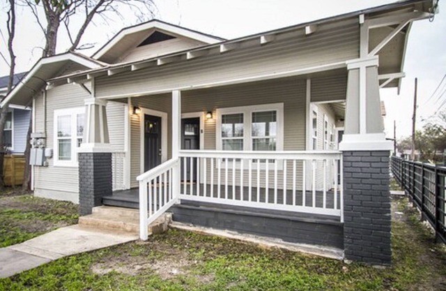 Renovated 2BR Near Downtown SA