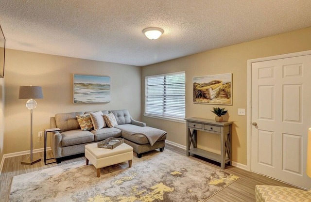 Renovated 2BR Hilton Head Home Walk to Shops