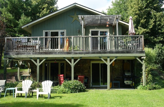 Casa renovada de 3 dormitorios con vistas al lago