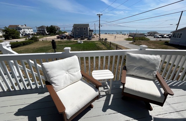 Renovated 3BR House Across from White Sand Beach, Old Lyme