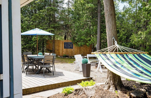 Renovated 4 Bedroom 2 minute walk to beach!