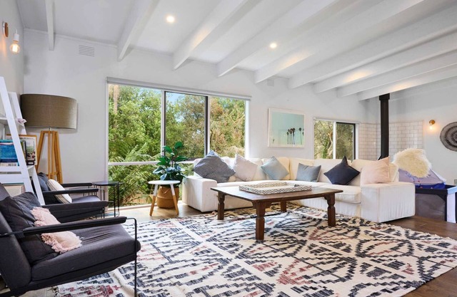 Renovated 5 Bedroom Retreat with Deck Fireplace