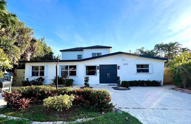 Renovated 5BR/3BA Home w/ Pool
