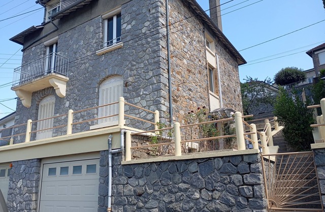 Renovated, air-conditioned apartment