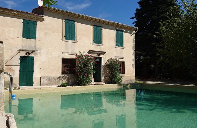 casa reformada y confortable en una casa de campo provenzal, rodeada de viñedos