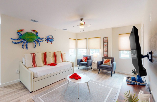 Renovated apartment with full kitchen, WIFI and close to beach