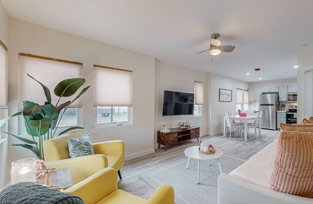 Renovated apartment with full kitchen, WIFI and close to beach