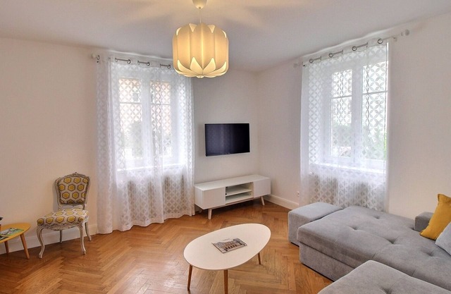 Apartamento renovado en Colmar con jardín y terraza
