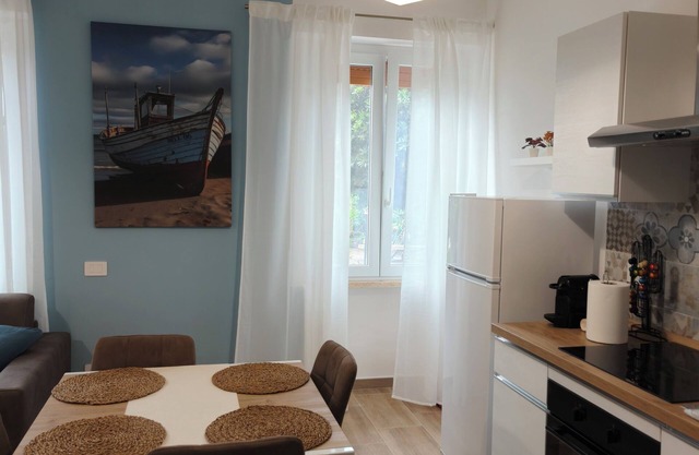 Renovated apartment with garden 20 steps from the sea and 200mt from the center.