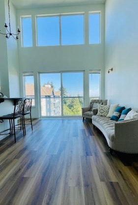 Renovated Apartment -with Stunning Windows