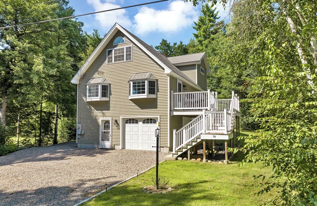 Renovated Balmoral Winnipesaukee Sleeps 8 Pet Friendly AUGUST 16TH SPECIAL