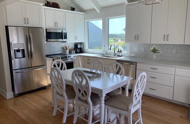 Perfecta ubicación BHI! Villa w / 2 carros. Junto a la playa y el Club BHI.