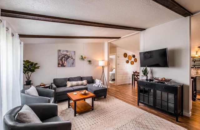 Renovated Bungalow Getaway