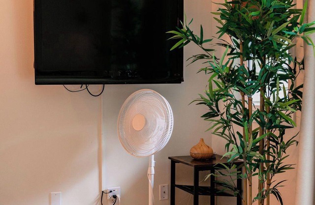 Renovated Cedar Springs Studio!