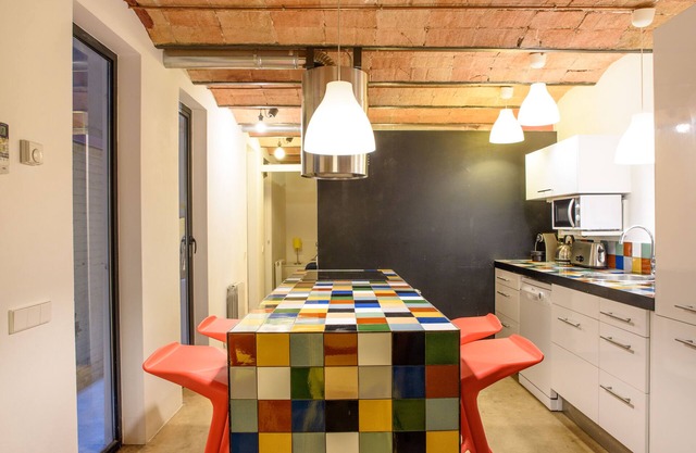 Renovated Charming & Modern 2BR Loft in Gracia WIFI + Parking 30m away Ramblas