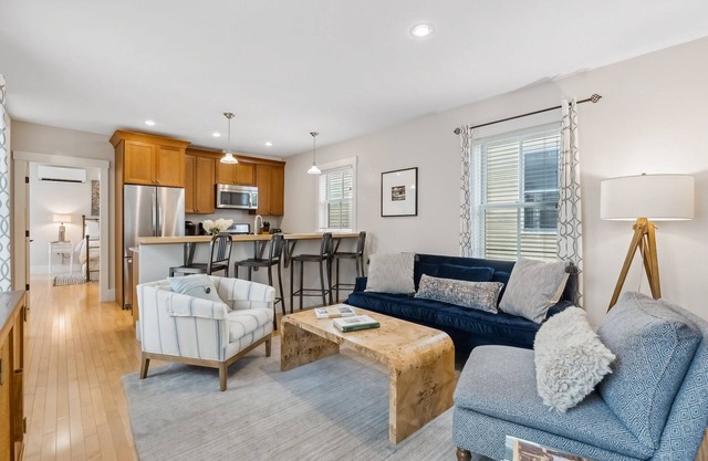 Renovated condo with prime West End location, 2 en suite bathrooms, & HGTV style