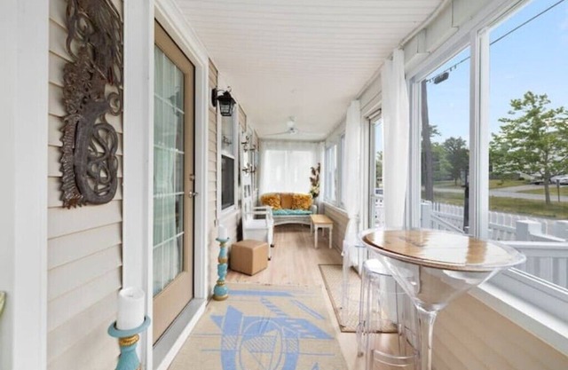 Renovated cottage w water views and walk to beach