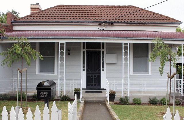 Renovated Cozy 3 Bedroom Cottage Close to CBD and Art Gallery