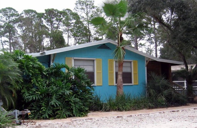 Cabaña renovada y acogedora en Orange Beach con litera separada.