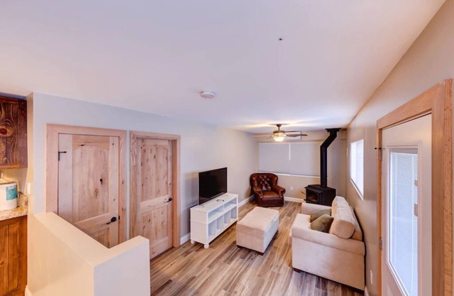 Renovated double queen apartment on first floor
