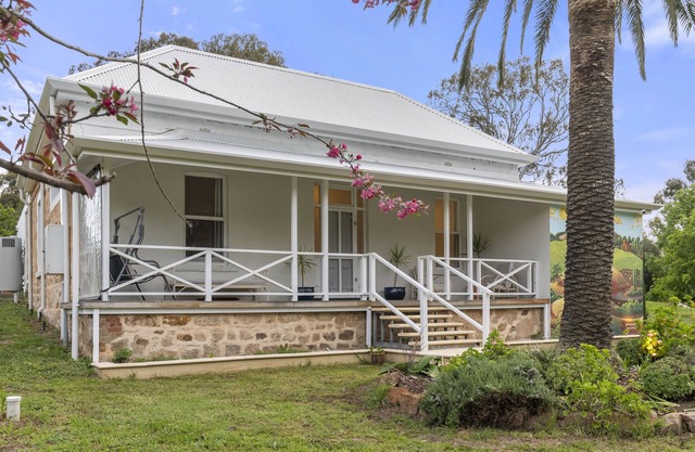 Renovated Farm House, a spacious and stylish place to recharge