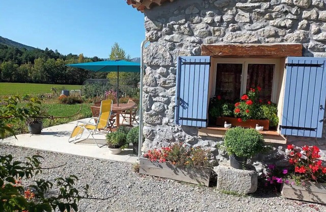 Renovated farmhouse in Savournon. Open countryside, at the foot of Jubeo mountain.