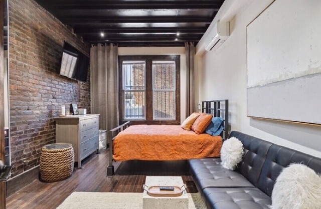 Renovated flat with x-large bedrooms, washer-dryer, central air, keyless entry