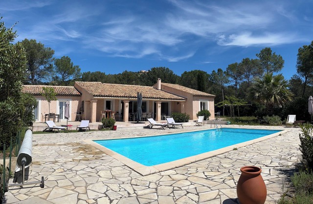 Renovated Provençal house 2025, swimming pool, 3000 M2 land