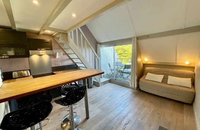 Estudio renovado con entreplanta de 32m², balcón, aparcamiento y acceso a la playa en Saint-Pierre-Quiberon