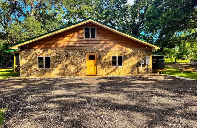 Renovated getaway w/ bonus room, yard games, grill, boat parking & near Pirate’s