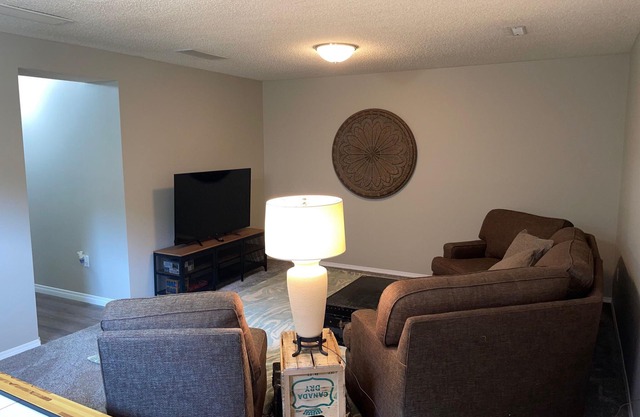 Renovated Half-duplex w/private space, right in town, 1hr to the Rocky Mountains