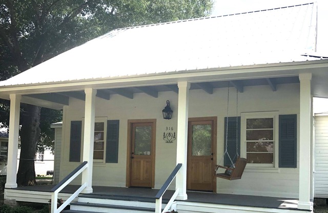 Renovated historical cottage, great location to all of Acadiana attractions