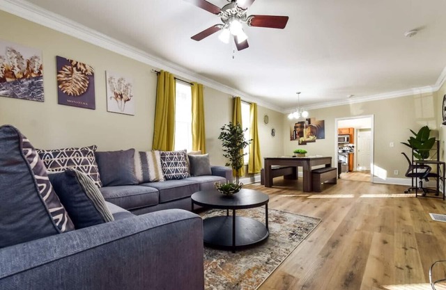 Renovated Home with Front Porch, Back Deck, Pool Table, Desk, PetFriendly
