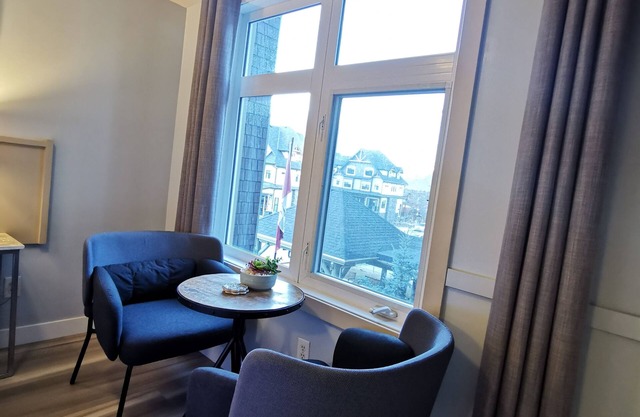 💎Renovated "Hotel Room" w Mountain View & Free Parking