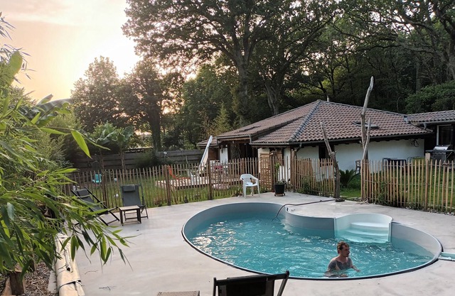 Renovated Landaise house with swimming pool
