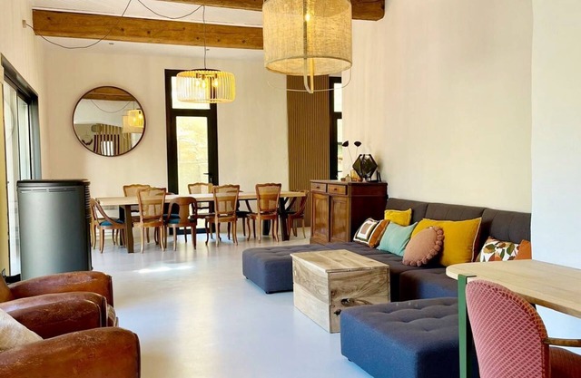 Renovated loft-style house, spacious and family-friendly, large garden 7' from the beach