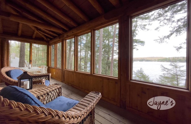 Renovated Log Cabin! 3 Bed, 2 Bath Lake Rosseau! Minett! Sunsets!