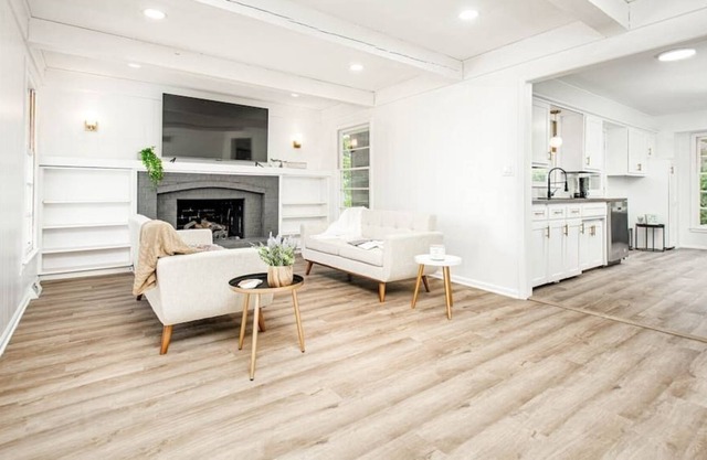Renovated Modern Home Mins from KC Attractions