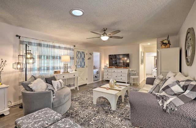 Renovated Munds Park Cottage with Grill!