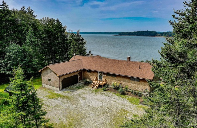 Renovated oceanfront home with stunning view & pebbly beach - snowbird-friendly