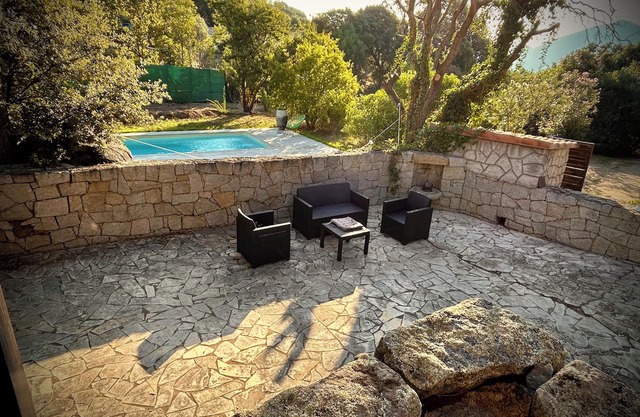 Renovated old mill with private pool, beach 5 minutes away. Authentic and charming.